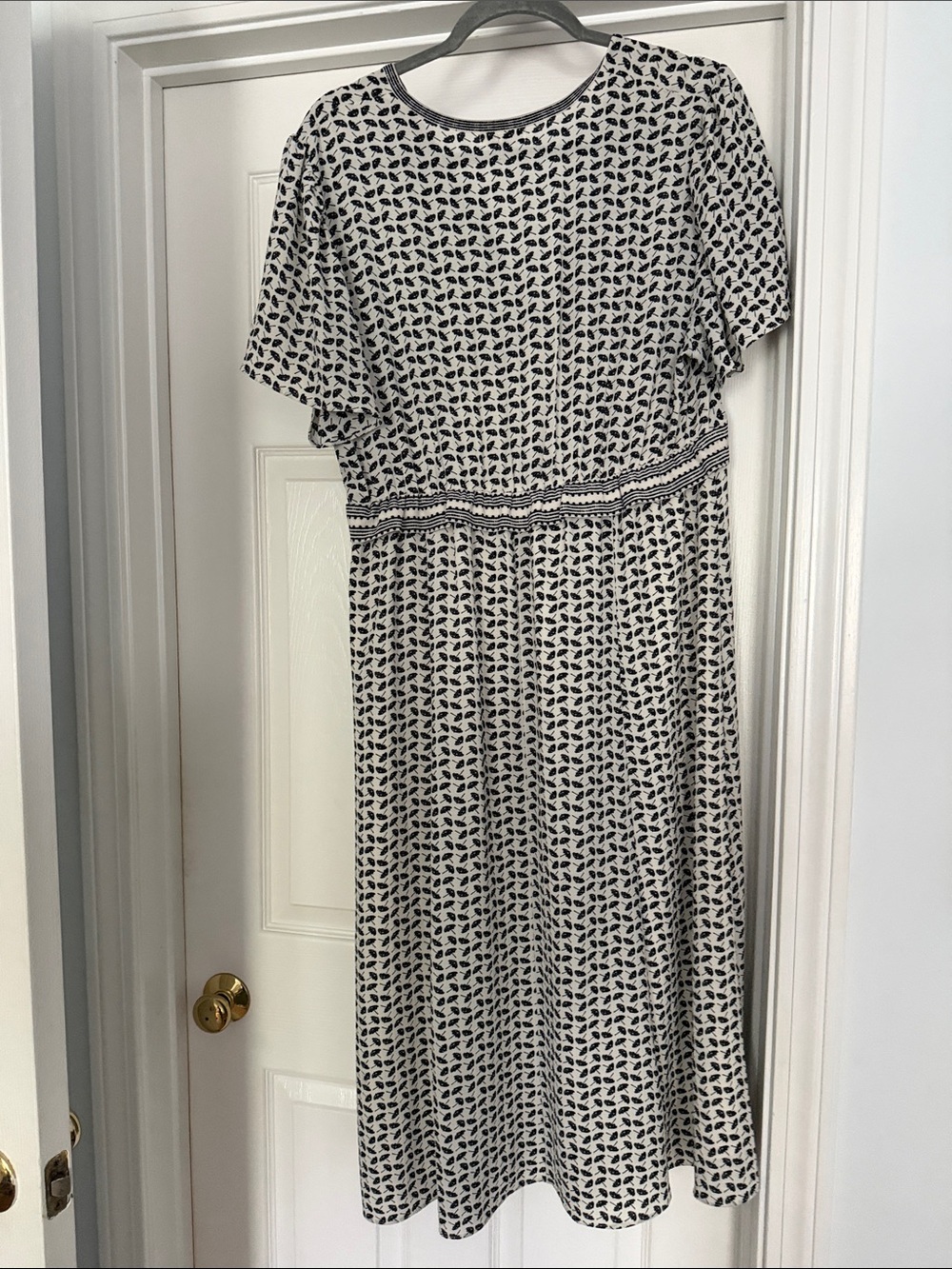Max Studio Black & White Tie-Front V-Neck Midi Dress - Picture 2 of 3